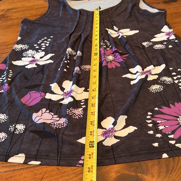 Lily Sleeveless Tunic Top Dark Gray w/ Purple & White Flowers Size XL - Picture 9 of 9